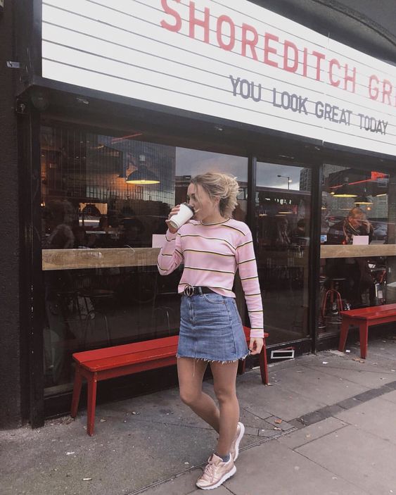 A long-sleeved shirt and denim skirt are suitable for Reebok sneakers